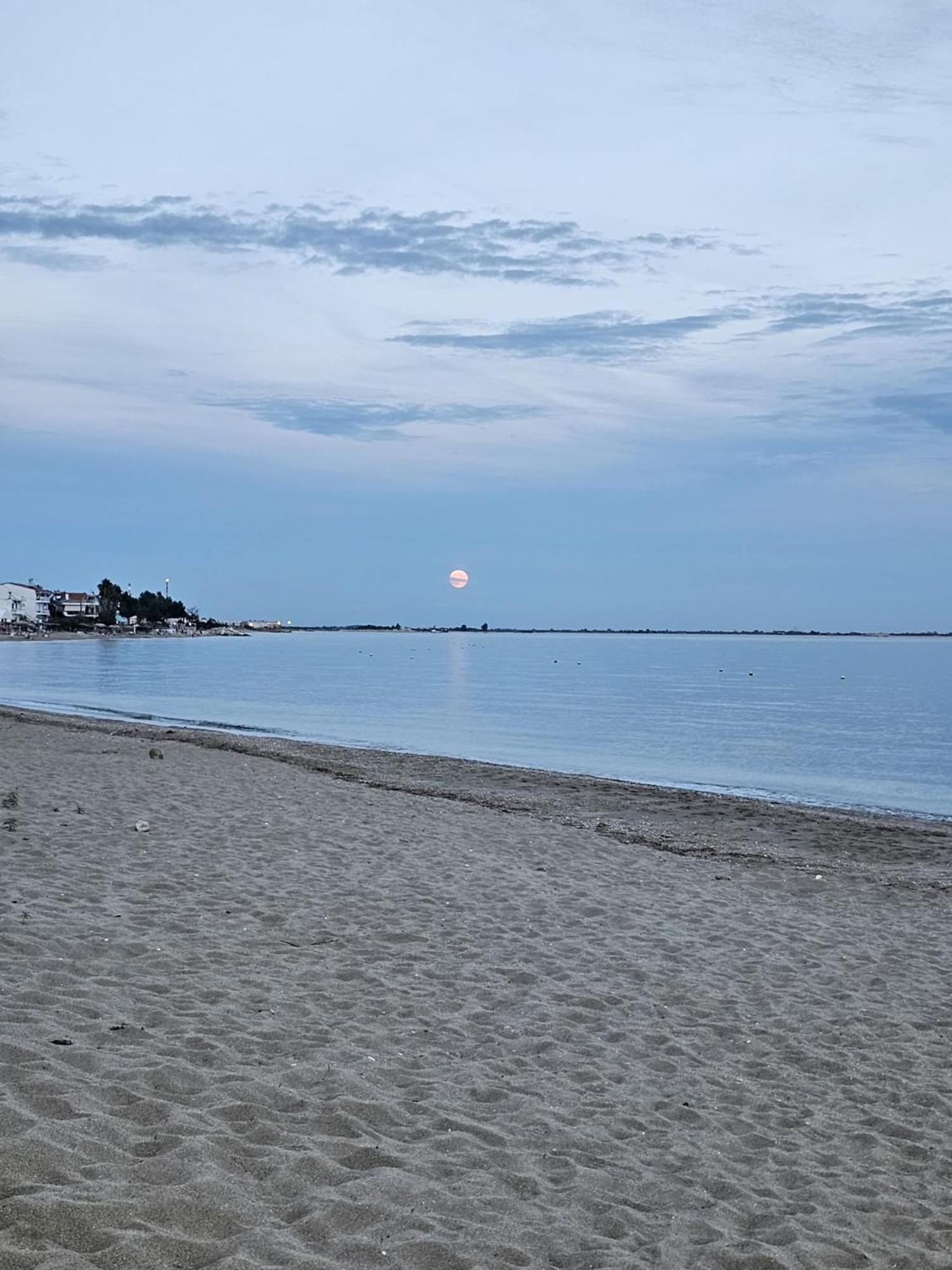 Beach Apartment B ネア・カルヴァリ エクステリア 写真